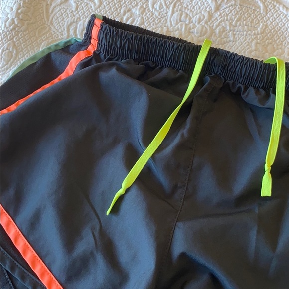 Multicolored Nike shorts - Picture 3 of 3